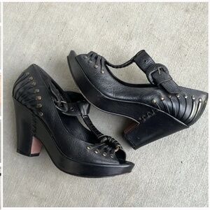 Frye T Strap Heeled Sandals Black Size 7.5